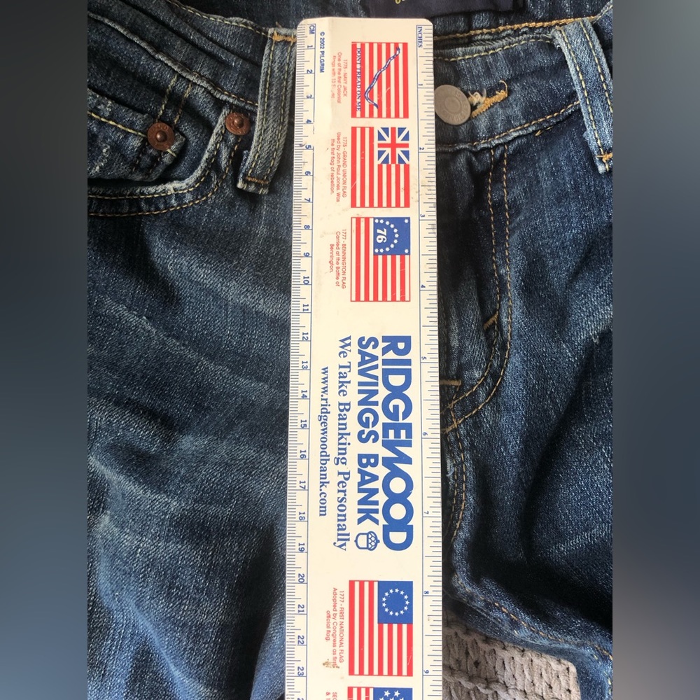 Levi’s super low cut distressed jeans 524 31” inseam - Picture 8 of 8